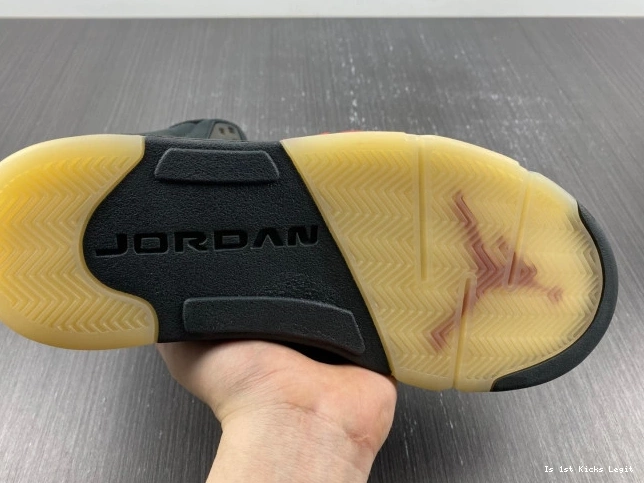 DR0092-001 5 Off Air Jordan Gore-Tex Noir 0626